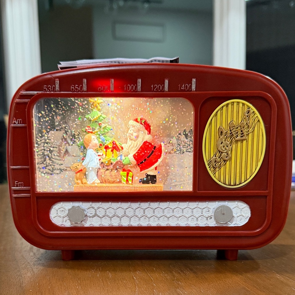 Northlight 9" Led Lighted "Santa Sighting" Retro Radio Christmas Snow Globe